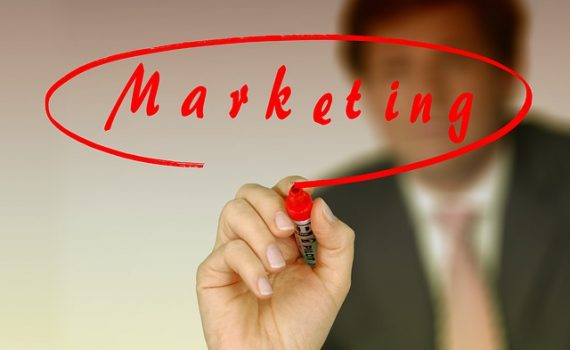Biznesmen-marketing-sieciowy